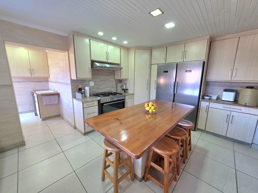 5 Bedroom Property for Sale in La Provance Free State